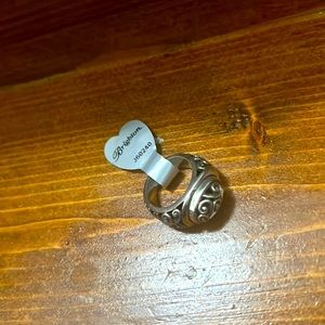 Brighton ring “meet at me”